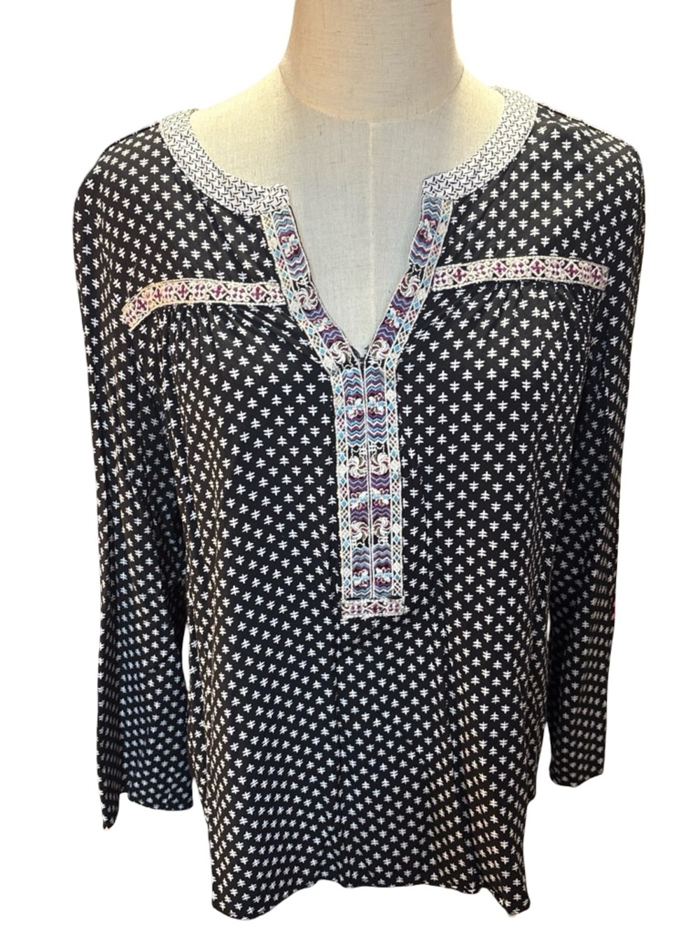 Skies Are Blue mixed media top blouse long sleeve vneck embroidery medium petite